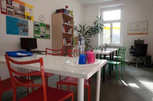 Farbenfroh wird hier allen gesellschaftswissenschaftlichen Fragen getrotzt
