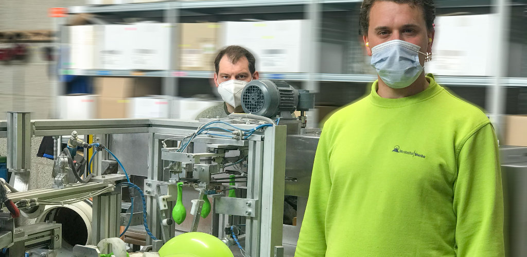 Martin und Christopher an der Maschine